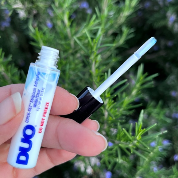 DUO Quick set clear striplash adhesive - Picture 1 of 4